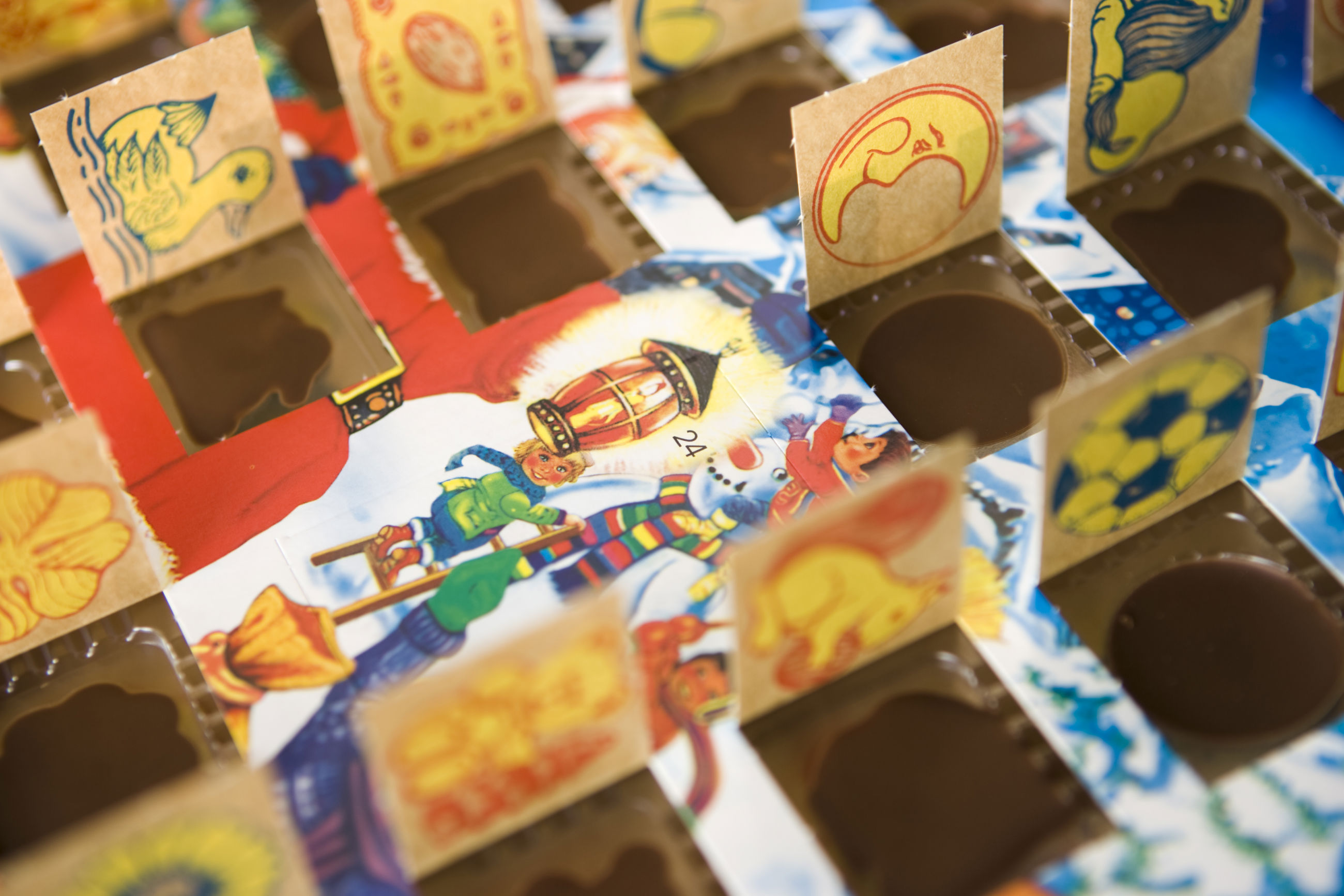 Chokoladejulekalender med åbne låger