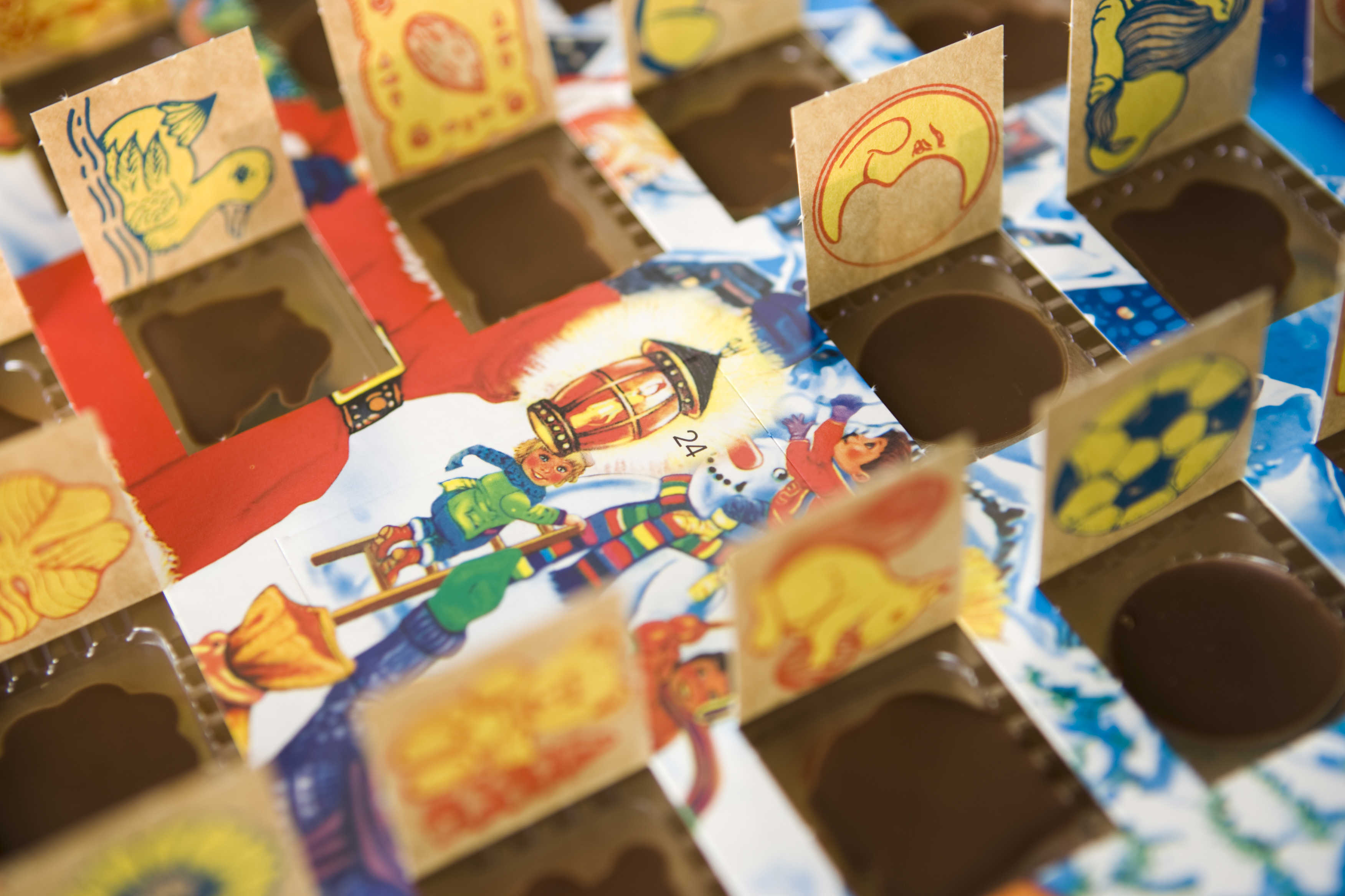 Chokoladejulekalender med åbne låger