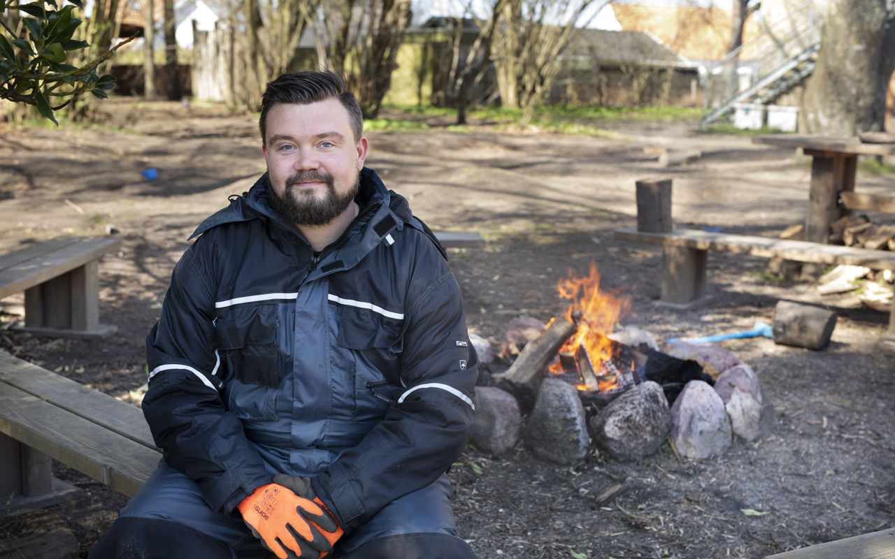 Det er altid hyggeligt at lave bål med børnene, fortæller Mads Svendsen