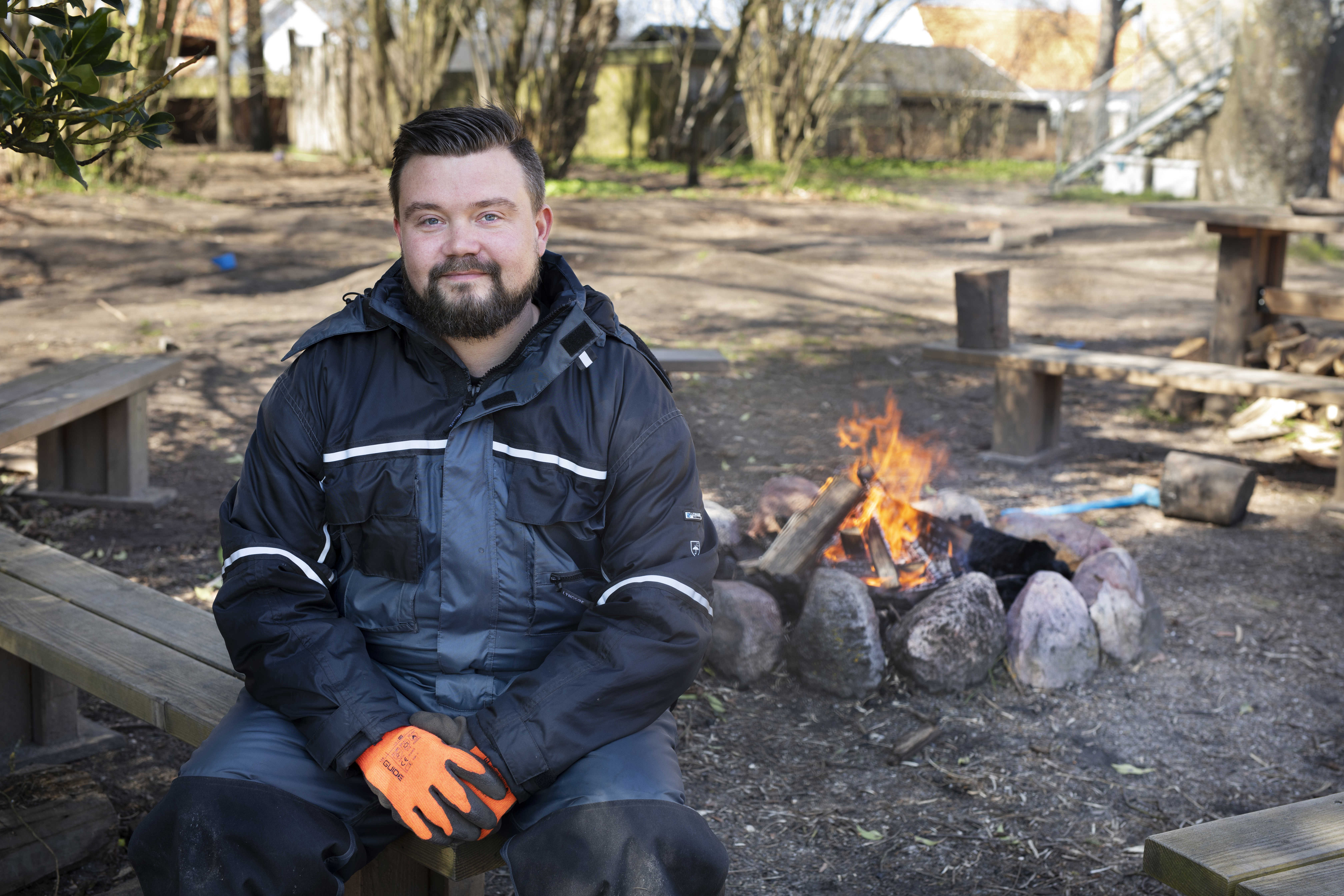 Det er altid hyggeligt at lave bål med børnene, fortæller Mads Svendsen