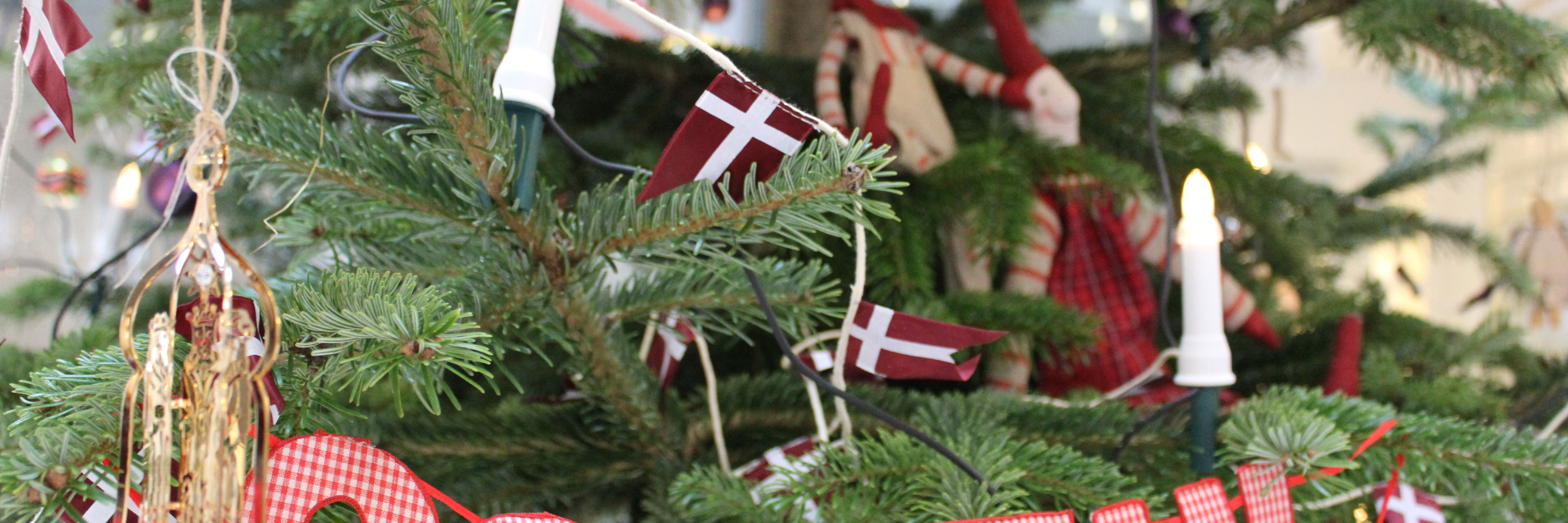 Juletræ med pynt