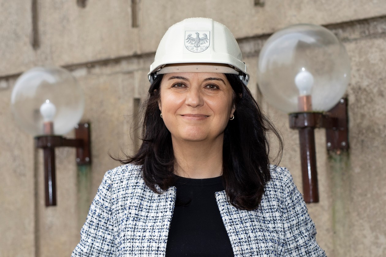 Avin Salih Qadr er byggesagsbehandler i Roskilde Kommune, hvor hun er ansat i Erhvervsafdelingen.