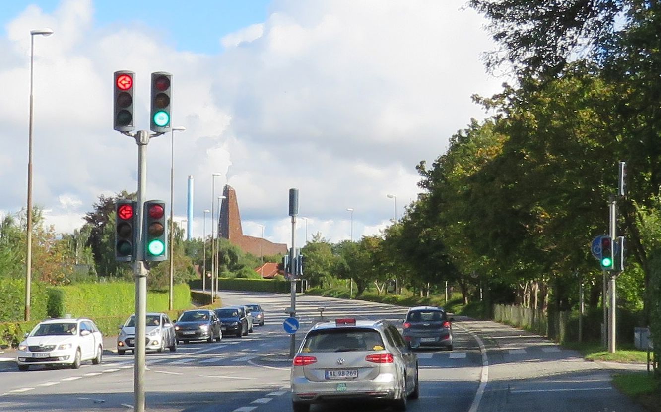 Biler kører i Roskilde by