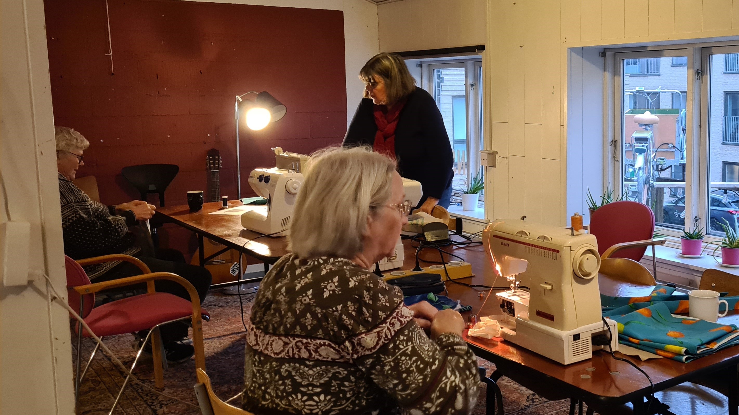 Tre deltagere på syværkstedet