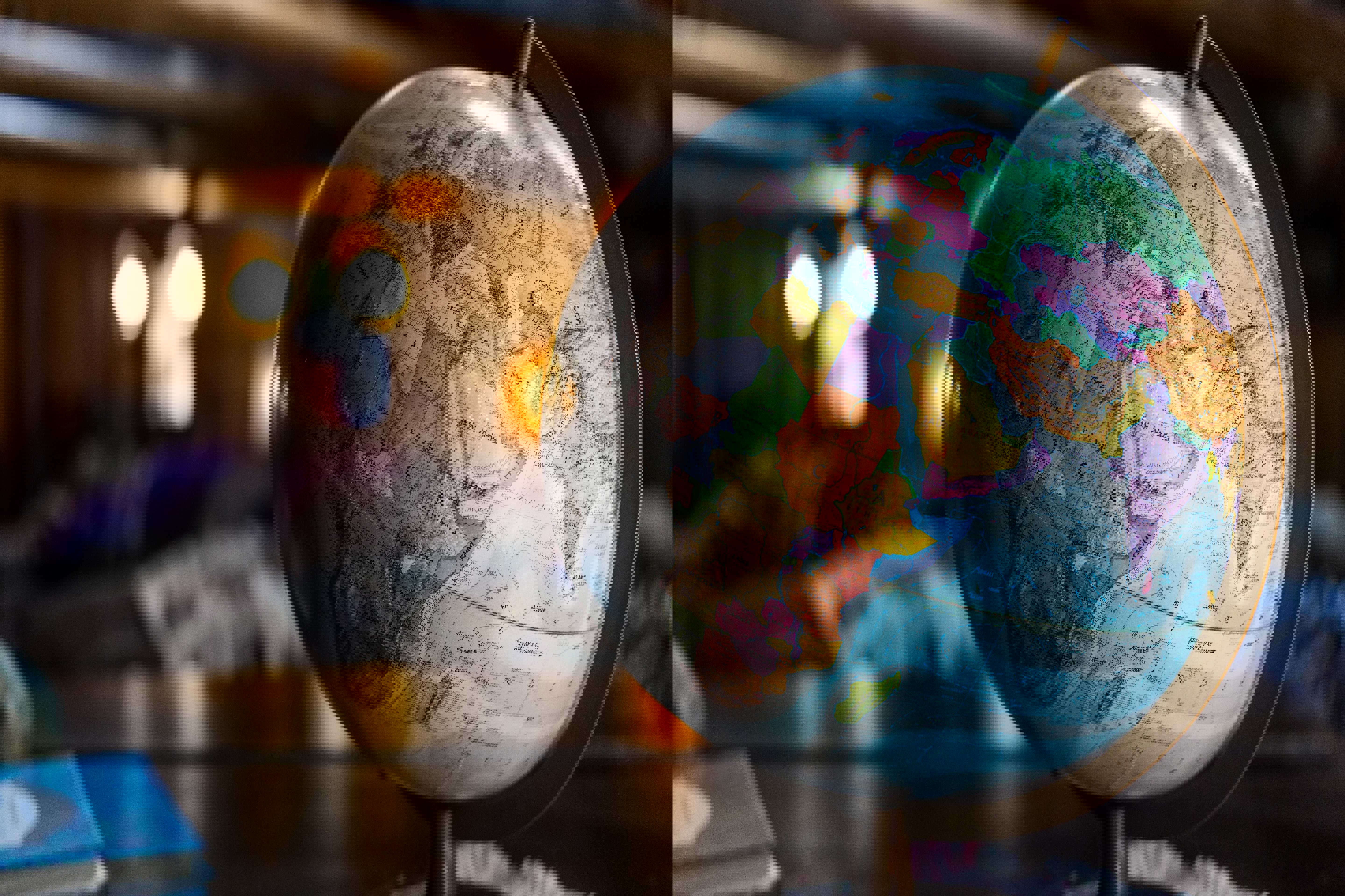 Globus, der står på et bord. Globussen viser mest Afrika.